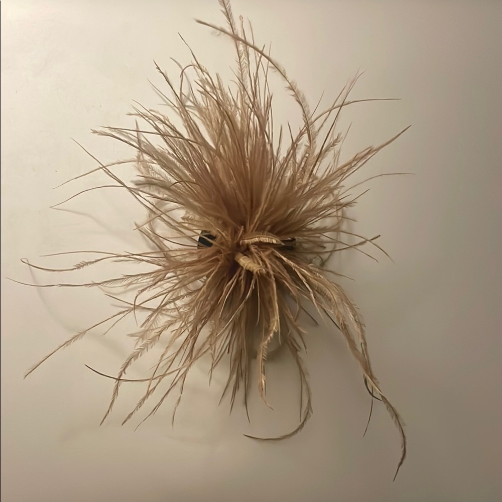 Feather Brooch Pin/Clip - Picture 2 of 3